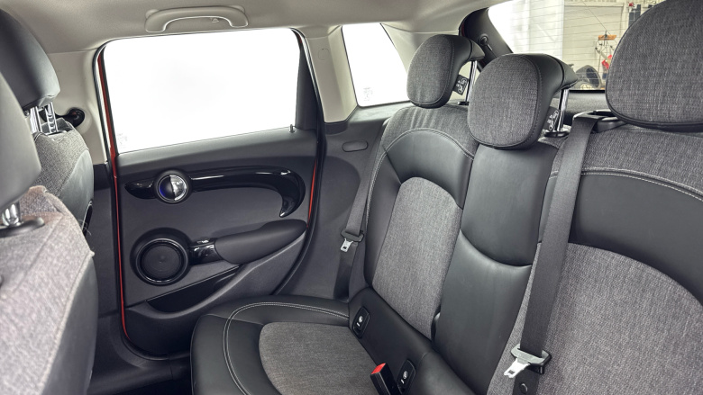 MINI Hatchback 1.5 Cooper II 5dr Auto [Chili Pack] Petrol Hatchback